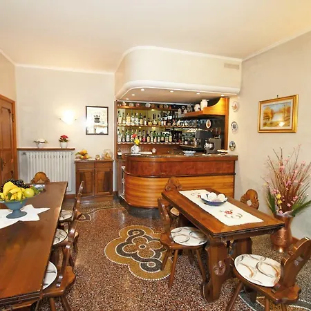 Cristal Ξενοδοχείο με διαμερίσματα *